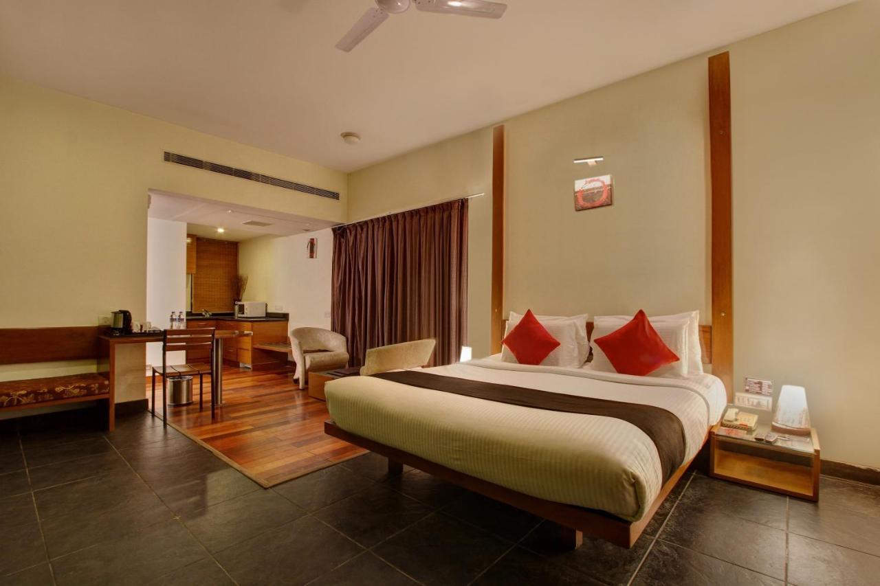 Capital O 16165 Cartier Hotel Bangalore Phòng bức ảnh