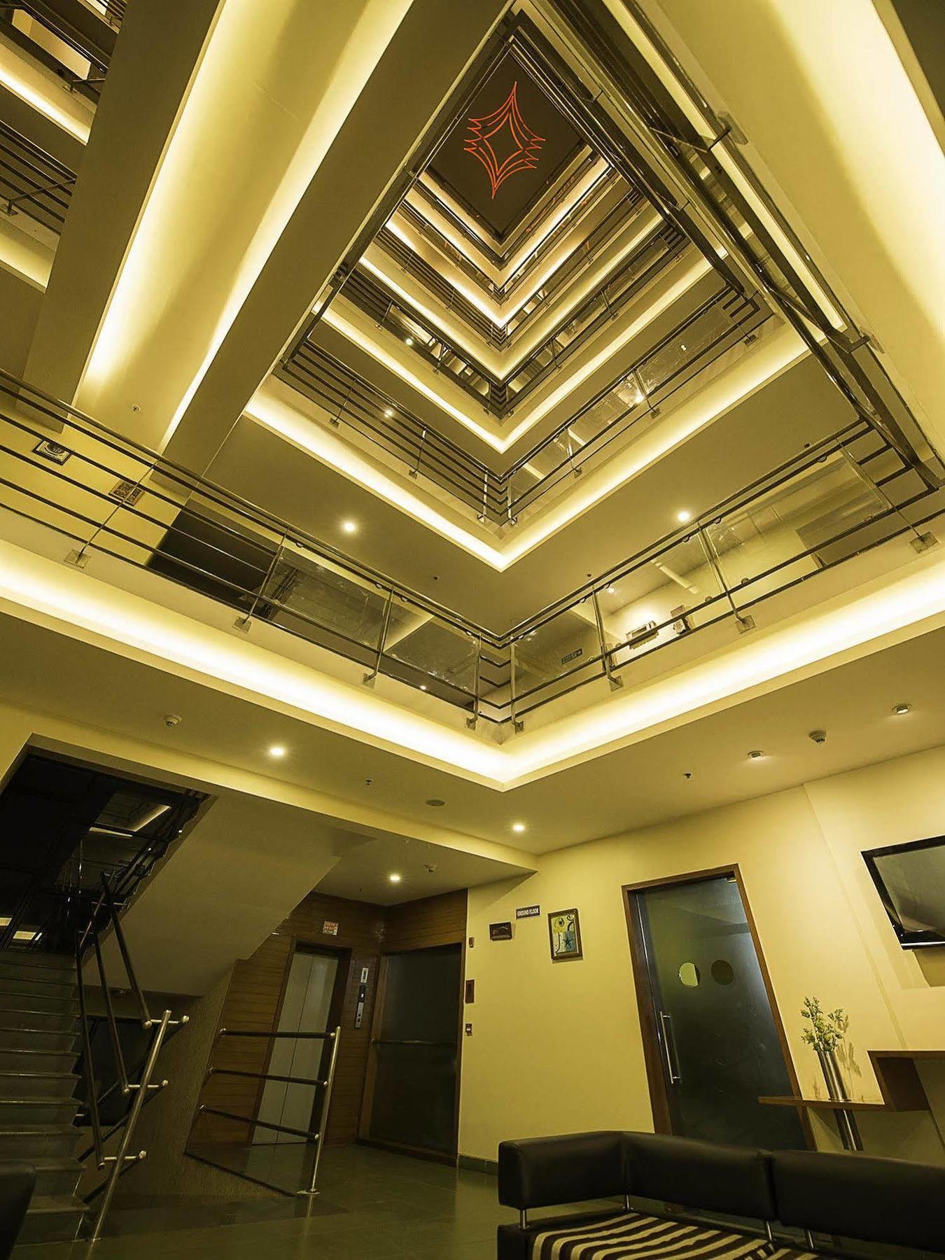 Capital O 16165 Cartier Hotel Bangalore Ngoại thất bức ảnh