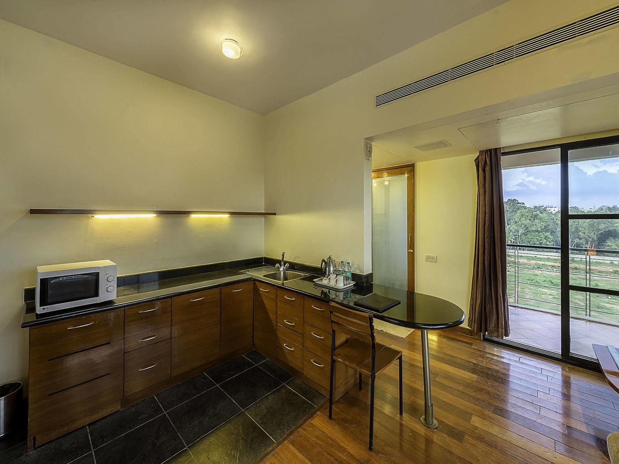 Capital O 16165 Cartier Hotel Bangalore Ngoại thất bức ảnh